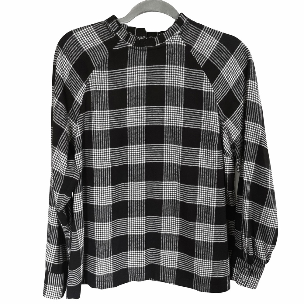 Chic Black and White Plaid Top